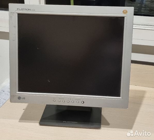 Монитор LG flatron L1510S