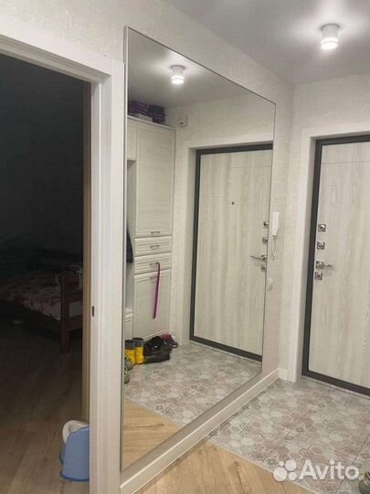 Зеркало в алюминиевой раме