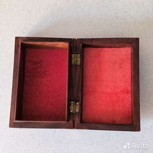 Резная шкатулка из розового дерева