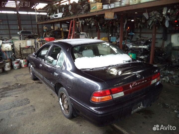 Обшивка салона задняя правая нижняя Nissan Cefiro A32