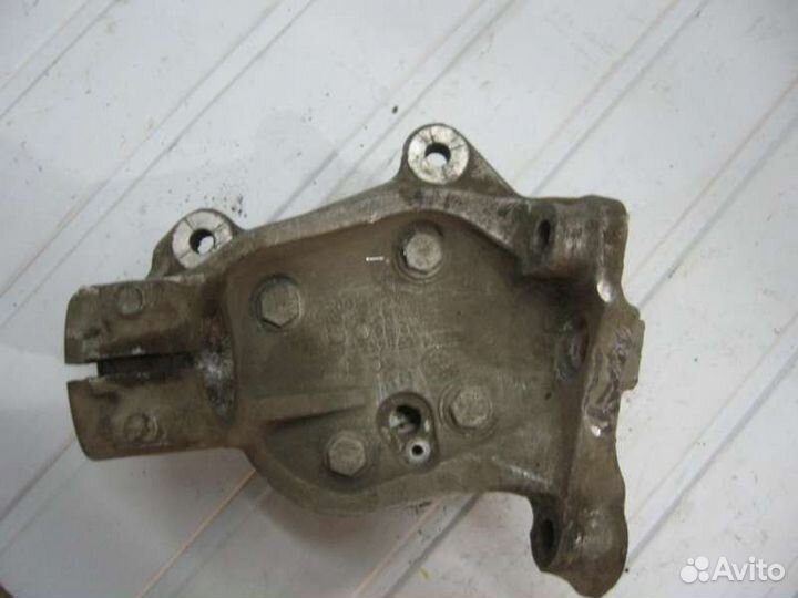 Кулак поворотный передний правый Bmw 1 E87