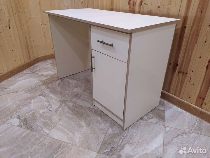 Письменный стол