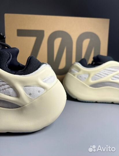 Кроссовки adidas Yeezy boost 700