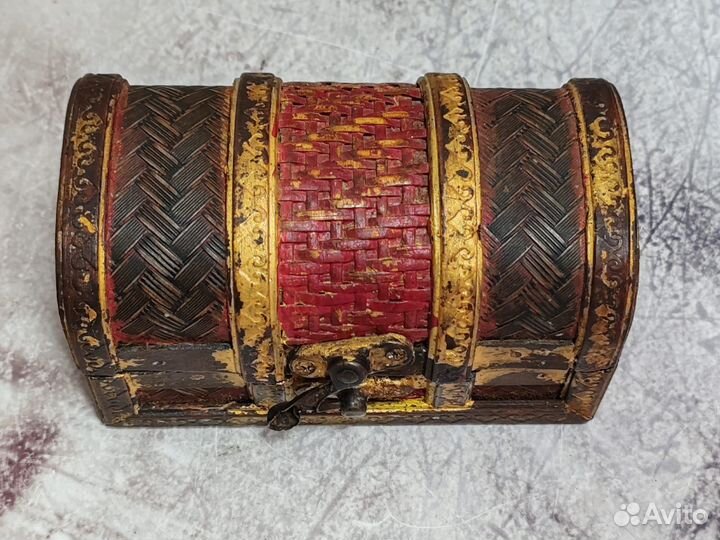 Шкатулка-сундучок