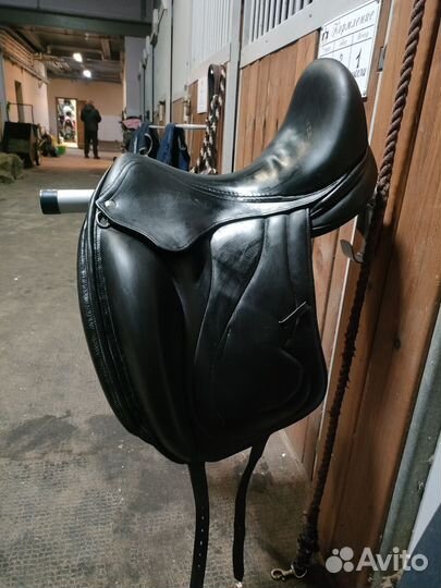Выездковое седло