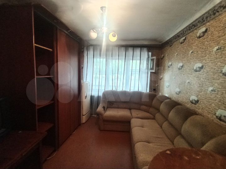 Комната 15 м² в 4-к., 1/3 эт.