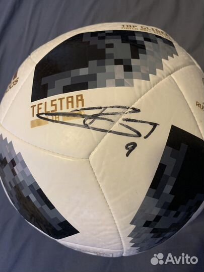 Мяч с автографом Harry Kane