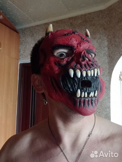 Декоративная маска монстра