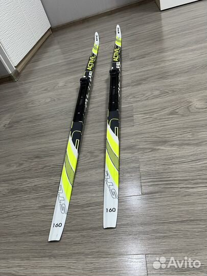 Продаю комплект детских лыж с ботинками и палками