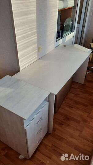 Компьютерный стол белый