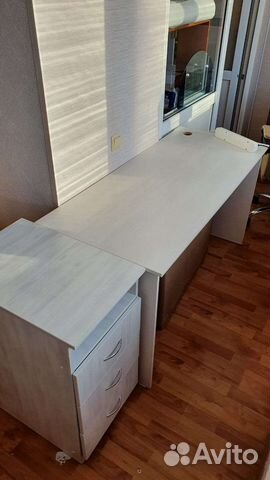 Компьютерный стол белый