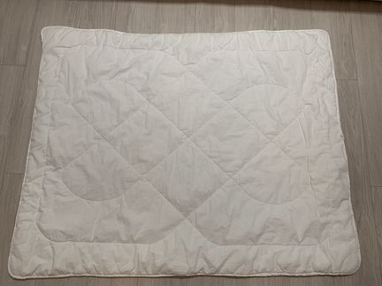 Одеяло в детскую кроватку