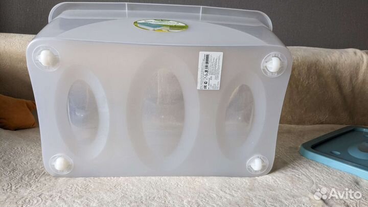 Контейнер/ящик с крышкой на колёсиках