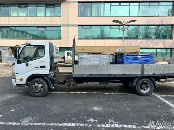 Бортовой грузовик Hino 300 (Dutro), 2011