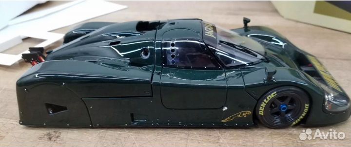 Exoto 1/18 Motorbox Jaguar XJR-9