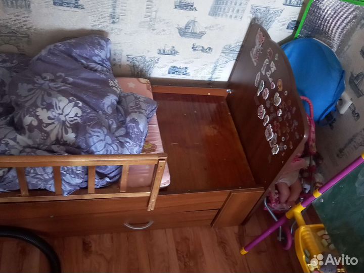 Детская кроватка