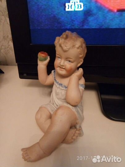 Статуэтка фарфор