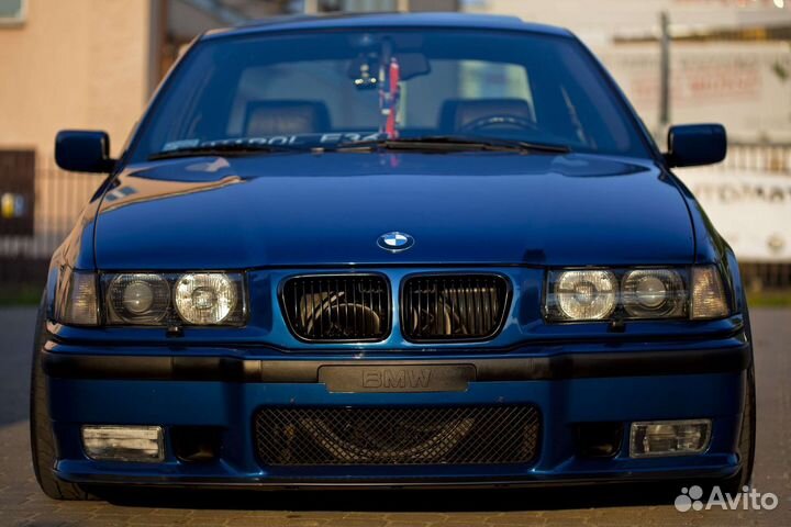В разборе Бмв е36 седан