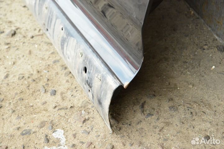 Передняя левая дверь VW Touareg 2002-2010