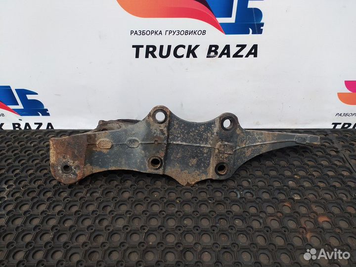 Кронштейн пневморессоры правый