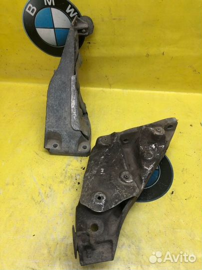 Кронштейн опоры двигателя правый Bmw X5 3.0Sd E70