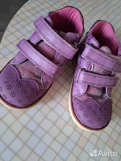 Ботинки демисезонные осенние и сандалии