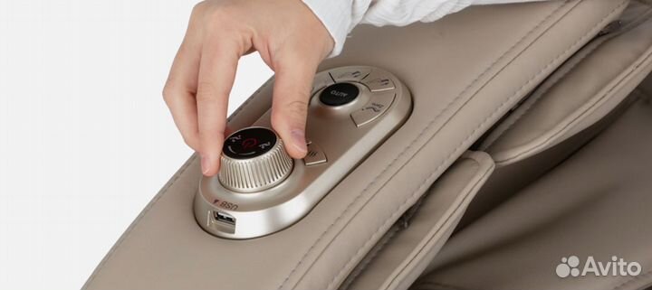 Массажное кресло Ergonova Robotouch 3 Beige