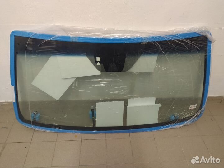 Стекло лобовое Toyota Land Cruiser 200