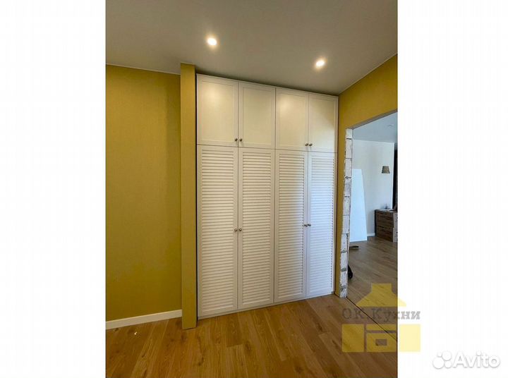 Шкаф с зеркалом