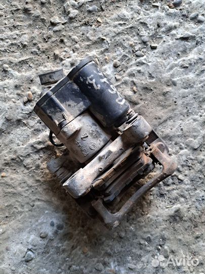 Суппорт задний правый в сборе Volkswagen Passat B6