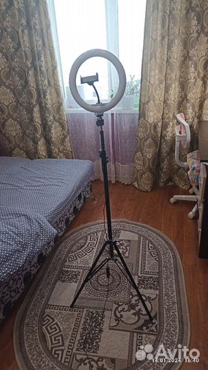 Кольцевая лампа со штативом бу