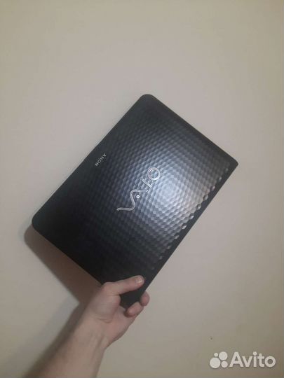 Красивый компактный игровой ноутбук Sony на SSD