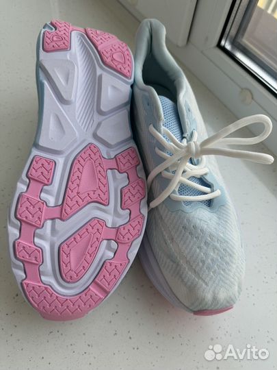 Кроссовки женские новые 40 размер