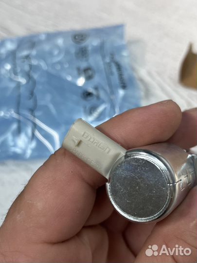 Клапан масляный управляющий Skoda Octavia A7