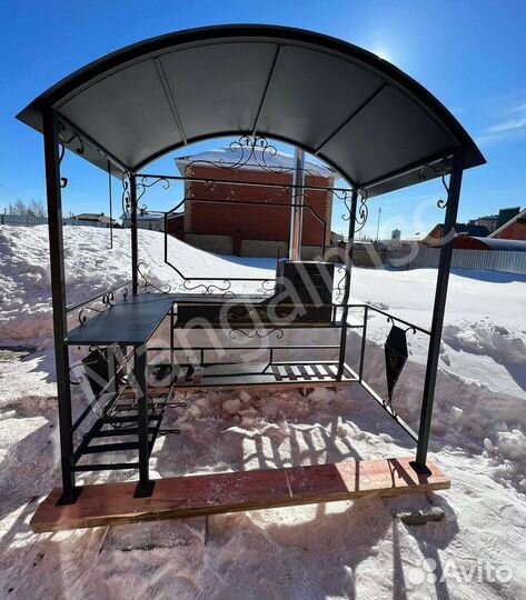 Мангал с крышей