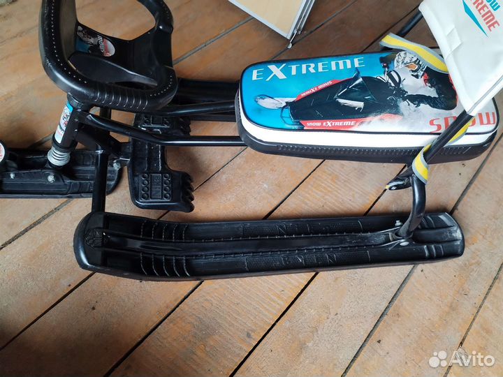 Детский снегокат со спинкой