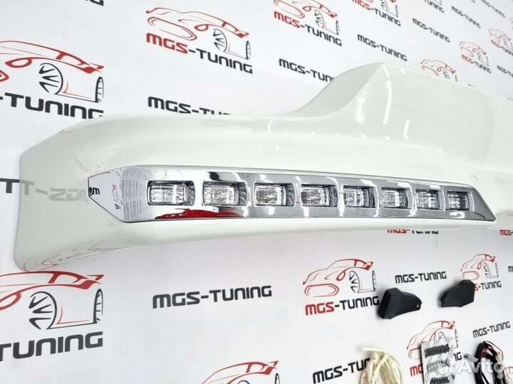 Передняя губа Toyota LC200 Urban Sport LED белая