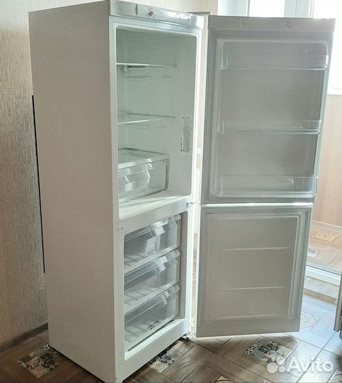 Холодильник двухкамерный stinol STN167 No Frost