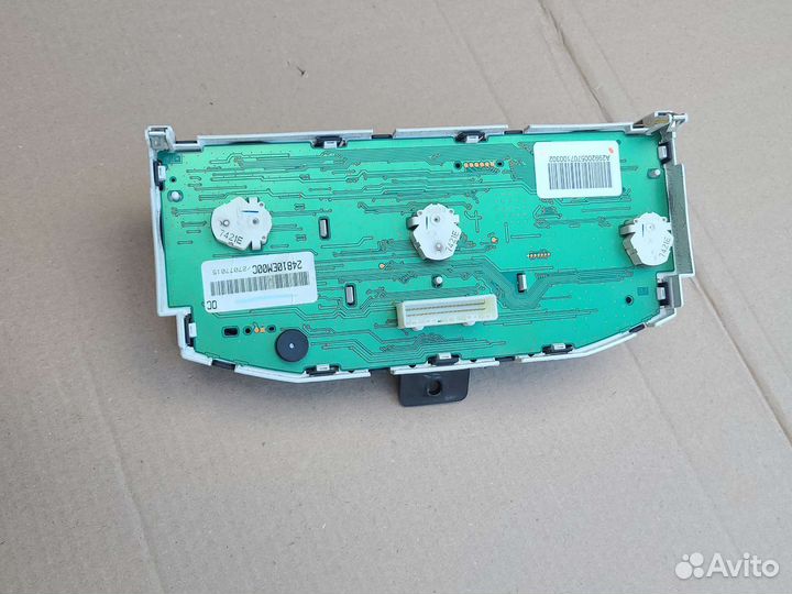 Панель приборов (щиток) Nissan Tiida C11