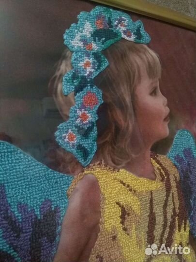 Картина вышита крестиком размер 30 на 40 см