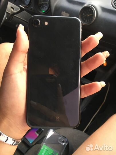 Телефон iPhone se 2020