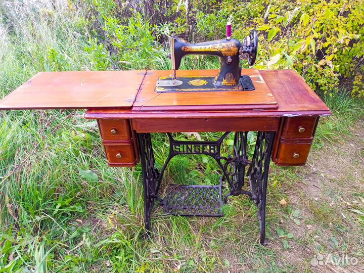 Антикварная швейная машинка Зингер