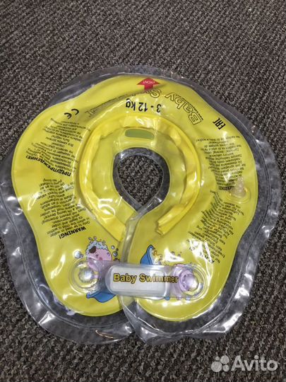 Круг для купания и горка