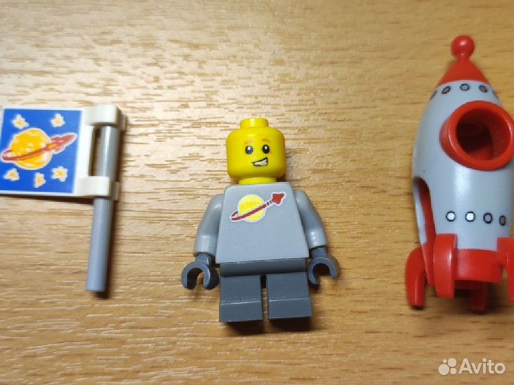 Лего минифигурка 17 серия ракета