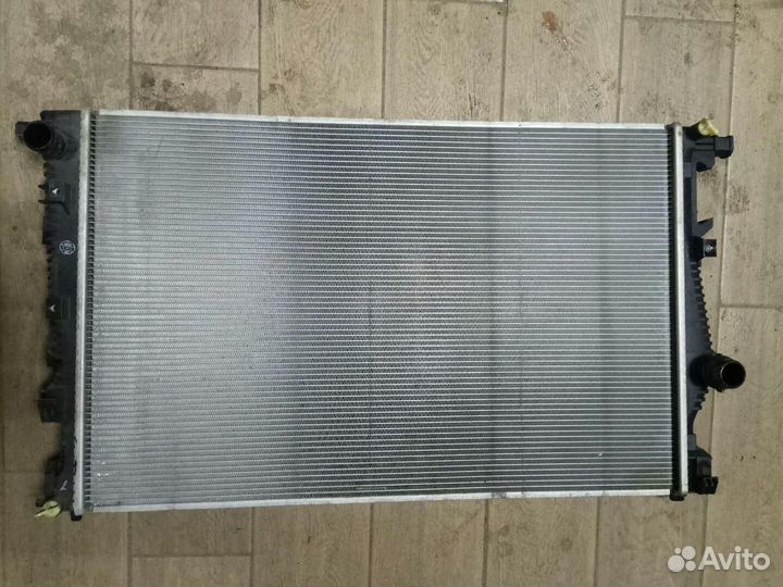 Радиатор основной Chrysler 200 2015 68183728AB