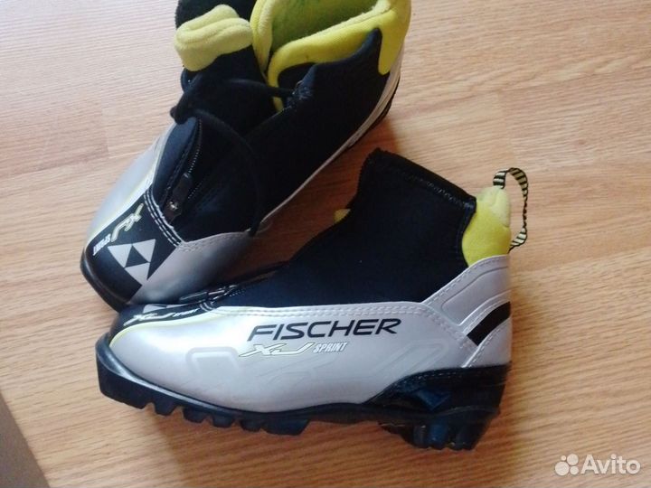 Лыжные ботинки