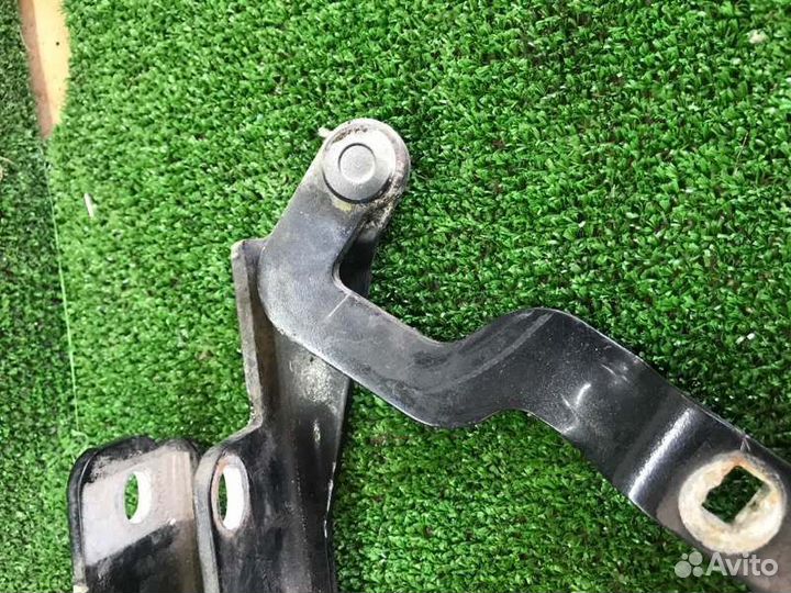 Петля капота передняя Audi A8 Quattro D2 ABZ 1998