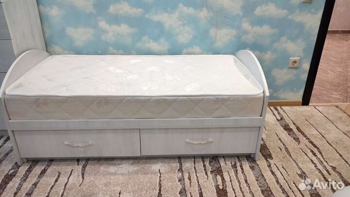 Продам кроватку с матрацем 140х70