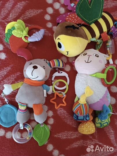Игрушки погремушки для малыша