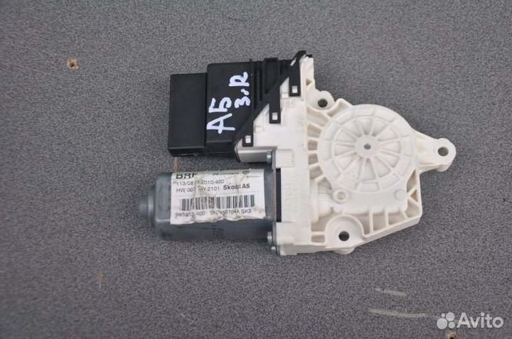 Моторчик стеклоподъемника задний правый Skoda